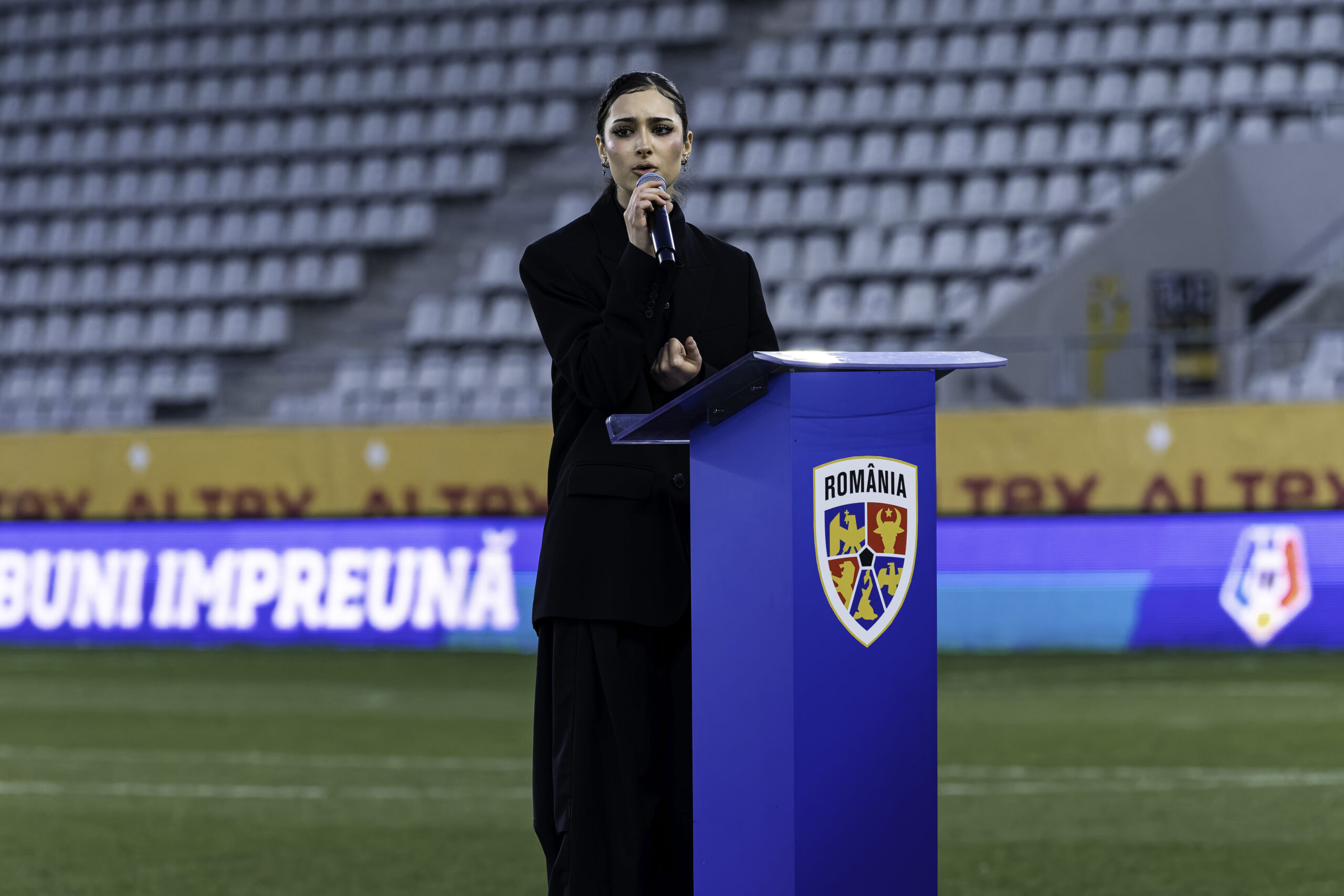 Eva Nicolescu a intonat imnul României la meciul cu Moldova